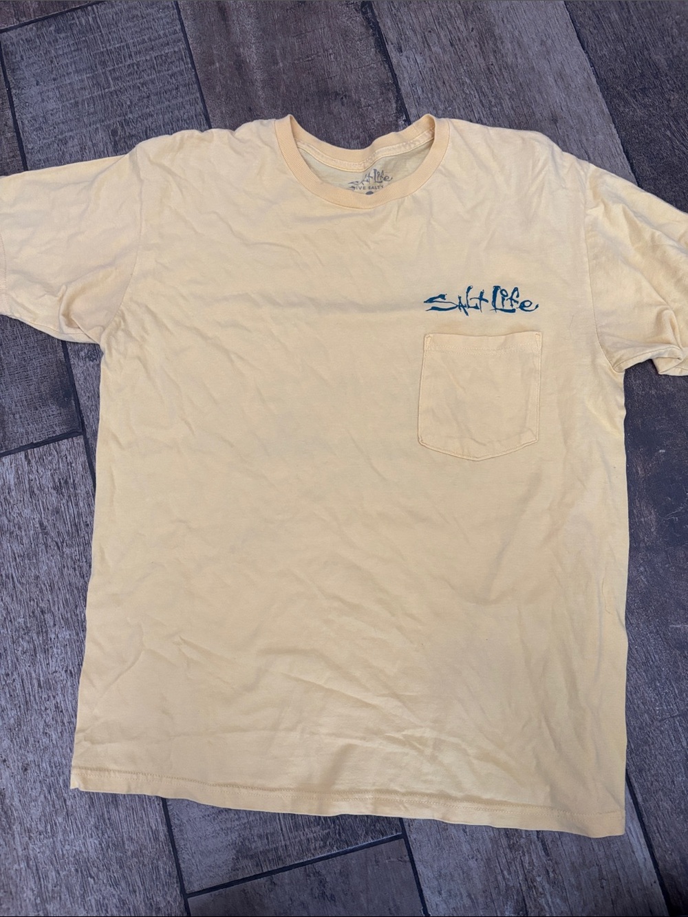 Salt Life Men's Short Sleeve Pocket Tee in Pale Yellow with Teal Logo